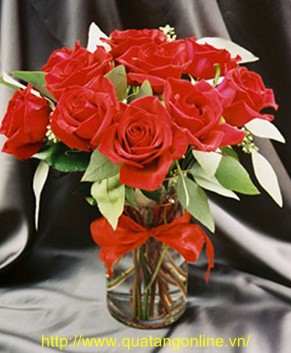 Bình hoa hồng đỏ HT016